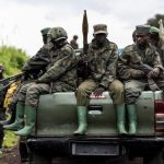 Les rebelles du M23 dans une Jeep dans le territoire de RUTSHURU