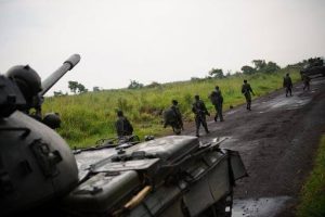 RDC : Au moins 20 véhicules militaires, 4 chars de combat et quelques autocanons de l'armée ougandaise sont visibles sur les tronçons Kitshanga-Kirolirwe et Kitshanga-Mweso en soutien aux M23 Les FARDC dans le Territoire de MASISI