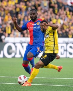 Meschack ELIA marquent le but de la victoire pour son équipe BSC Young Boys