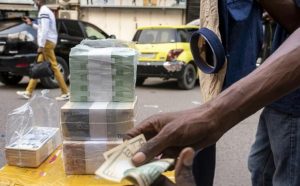 RDC : La BCC veut sauver le franc congolais Échange entre Francs Congolais et Dollars