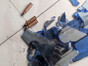 Maison cassée par les voleurs à Mabanga -Nord.
