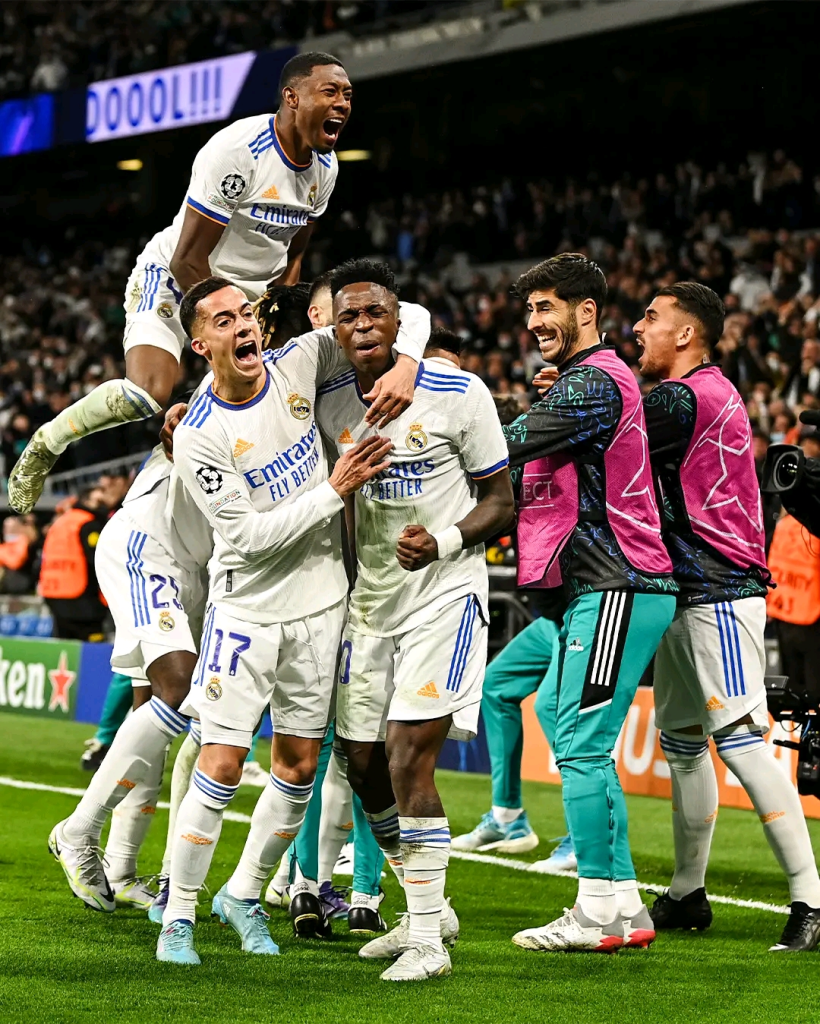 Le Real Madrid célébrant le but de Vinicius Jr