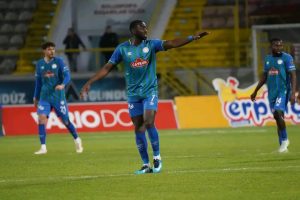 L'international congolais Yannick Bolasie en plein match