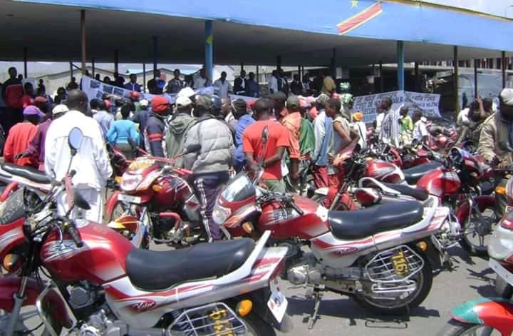 Les motards dans la ville de Goma