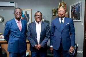 Jean-Guy Mayolas président de l'union des fédérations de football d'Afrique centrale au terme d'un entretien avec le ministre des sports François Claude Kabulo Mwana Kabulo ainsi que le président de la fédération congolaise de football association Dieudonné Sambi