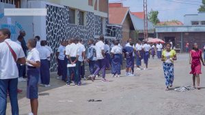 Goma : Après les épreuves, les finalistes n'ont pas échappé au rituel Élèves finalistes à l’institut Isidore Bakanja dans la zone éducationnelle Nord-Kivu 1 en ville de Goma