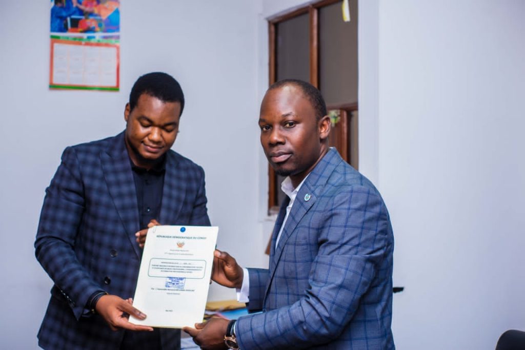 L'honorable Bernard Kayumba dépose une proposition loi portant mesures d’interdiction de consommation d’alcool en milieu professionnel, d’enseignement et formation professionnelle