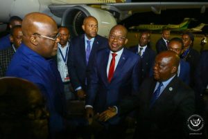 RDC : Le sommet de Windhoek approuve le déploiement de la Force de la SADC Le Chef de l'État, Félix-Antoine Tshisekedi Tshilombo accueilli par les officiels Namibiens.