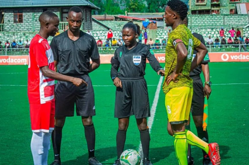 arbitre internationale par la fédération internationale de football association, la congolaise Rachel Zihindula