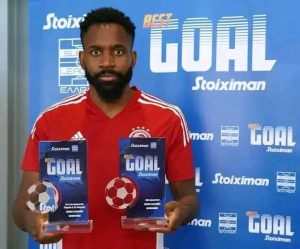 Cédric Bakambu a reçu deux trophées de "Best Goal" récompensant les meilleurs buts du championnat