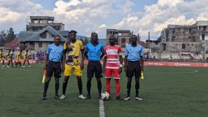 L'arbitre Centrale AKILI KUBUYA, ses assistants et les capitaines de BWENDERA et MWANGAZA