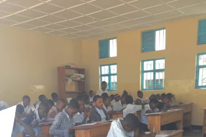 Les écoliers dans leur salle de Classe a l'EP RUTOBOKO