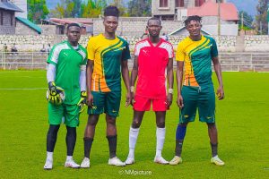 Les joueurs de MWANGAZA et BWENDERA sur une même photo au stade de l'unité