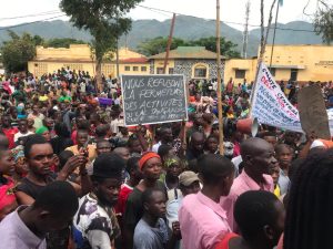 Uvira : Les pécheurs s’opposent à la décision portant sur l'arrêt des activités de pêches dans les eaux du lac Tanganyika. Les manifestants a UVIRA