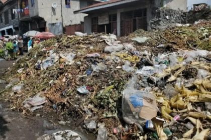 La poubelle du marché alanine, un danger pour les commerçants