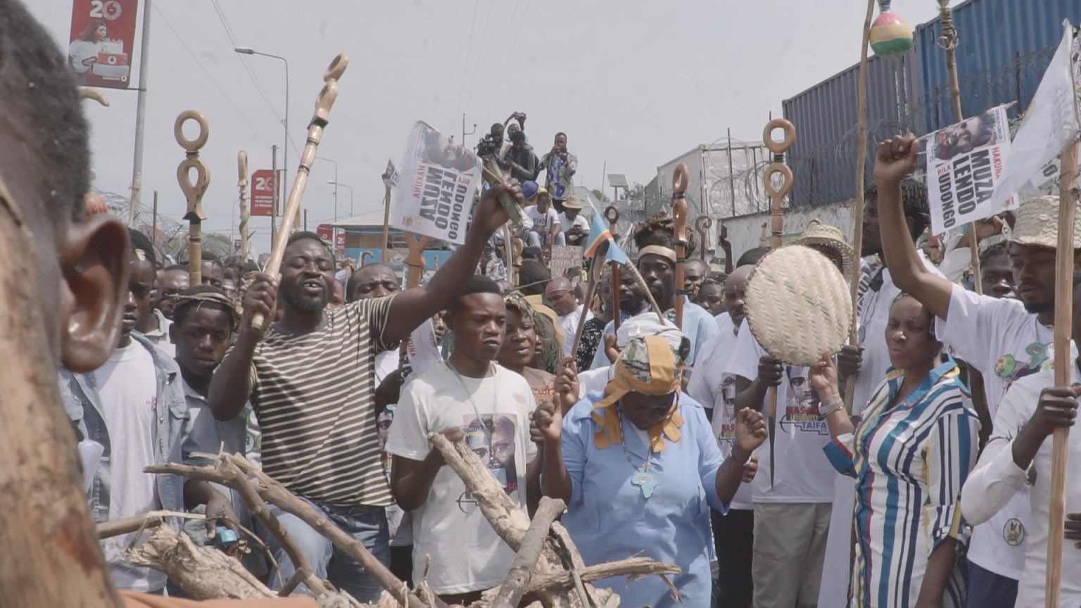 Les fidèles de l'église de Wazalendus dans les rues pour consacrer le pays aux ancêtres à l'occasion de l'indépendance