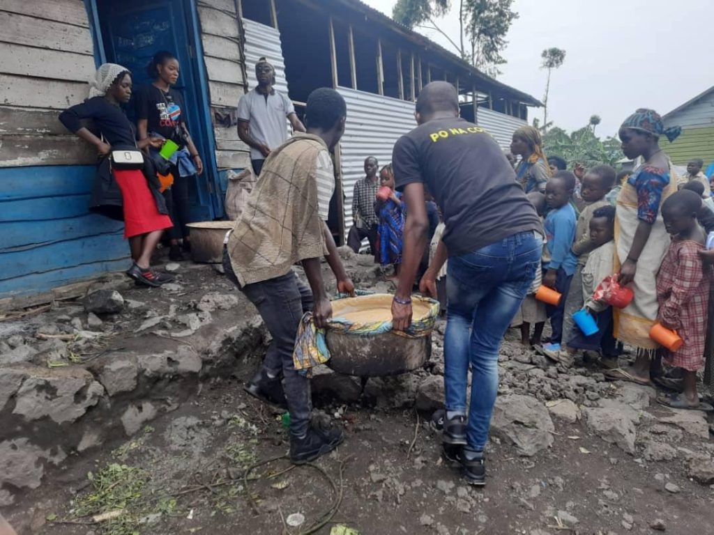 Ces jeunes organisent des moments d’amusement pour égayer les enfants, traumatisés par la guerre