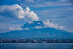 Nyiragongo : Arrestation d'une dizaine de criminels par la PNC au village de Bugamba 1 Vue aérienne de la ville de Goma et du territoire de Nyiragongo