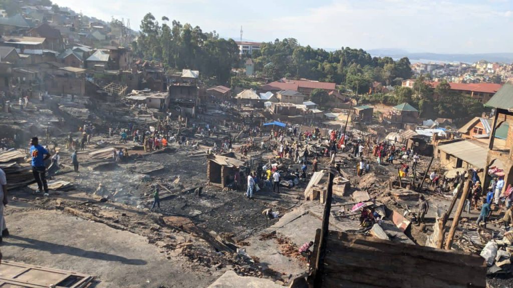 Incendie au camp zaïre Plusieurs maisons parties en fumée