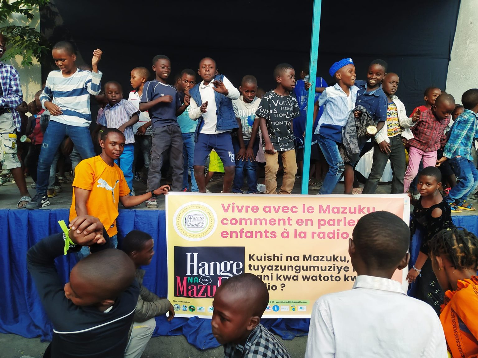Dans le cadre de la tournée HangeNaMazuku en ville de Goma, la campagne Watoto_Radio a partagé le message de lutte contre le Mazuku