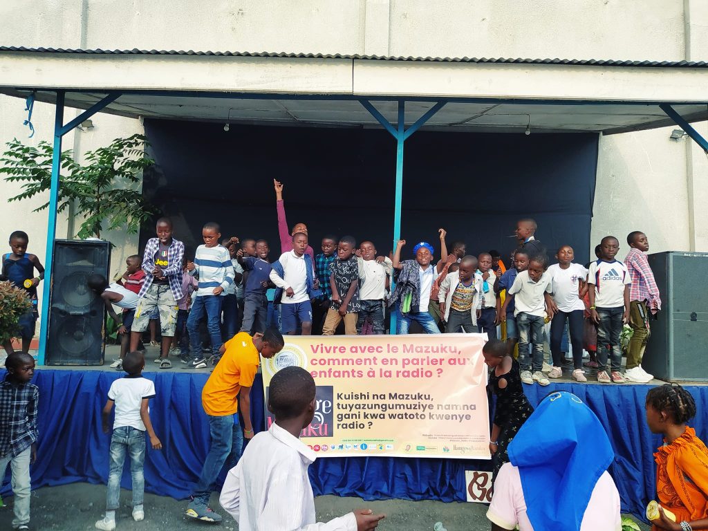 Dans le cadre de la tournée HangeNaMazuku en ville de Goma, la campagne Watoto_Radio a partagé le message de lutte contre le Mazuku