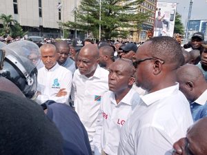 Sit-In de l'opposition devant le siège de la CENI pour dénoncer un processus électoral jugé chaotique