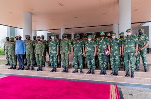 Face à face militaire entre la RDC et le Rwanda : Analyse Le chef d'état-major des FARDC, le général Célestin Mbala Mussense est en visite officielle au Rwanda