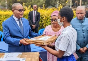 Le gouverneur de province, Théo Ngwabidje Kasi a procédé au lancement de l'examen d'État édition 2023