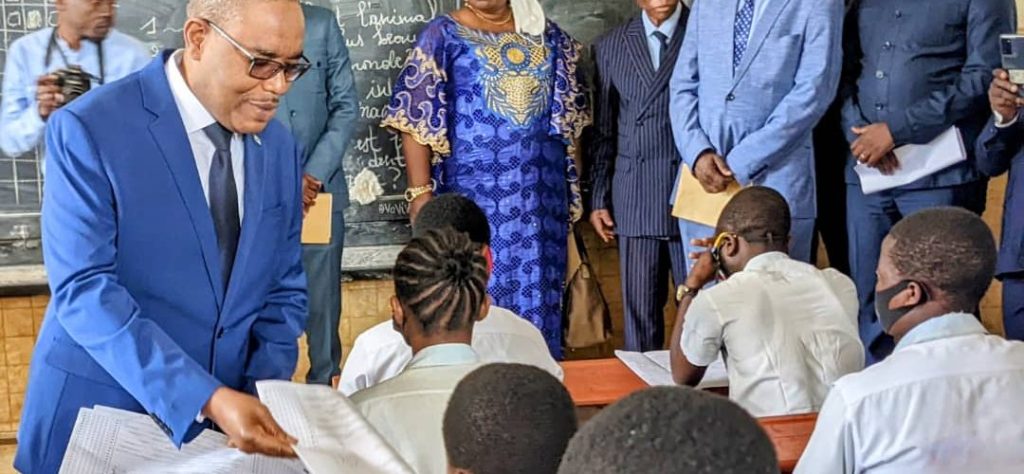 Le gouverneur de province, Théo Ngwabidje Kasi a procédé au lancement de l'examen d'État édition 2023