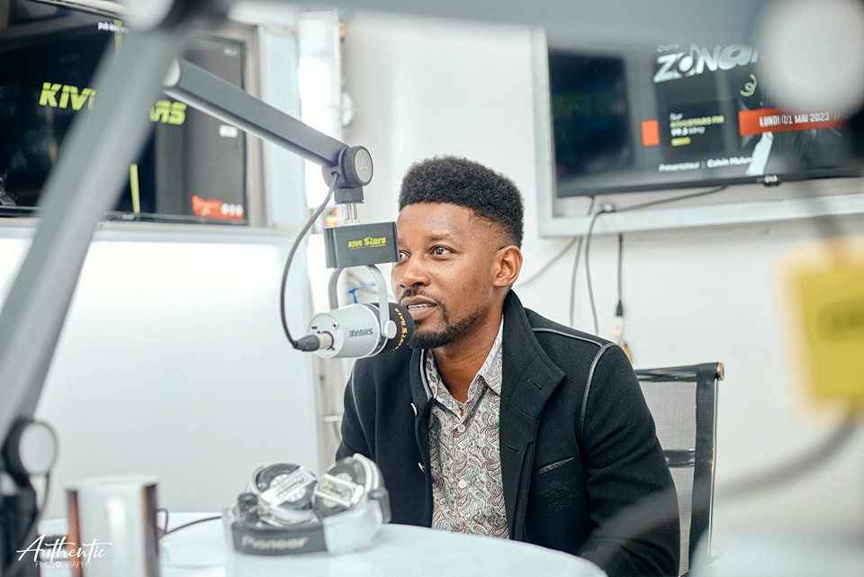 Belamy Paluku Bellz dans zonart sur l'autre face du Kivu