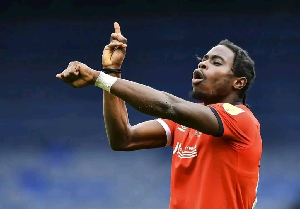 Séjour prolongé de Pelly Mpanzu à Luton Town
