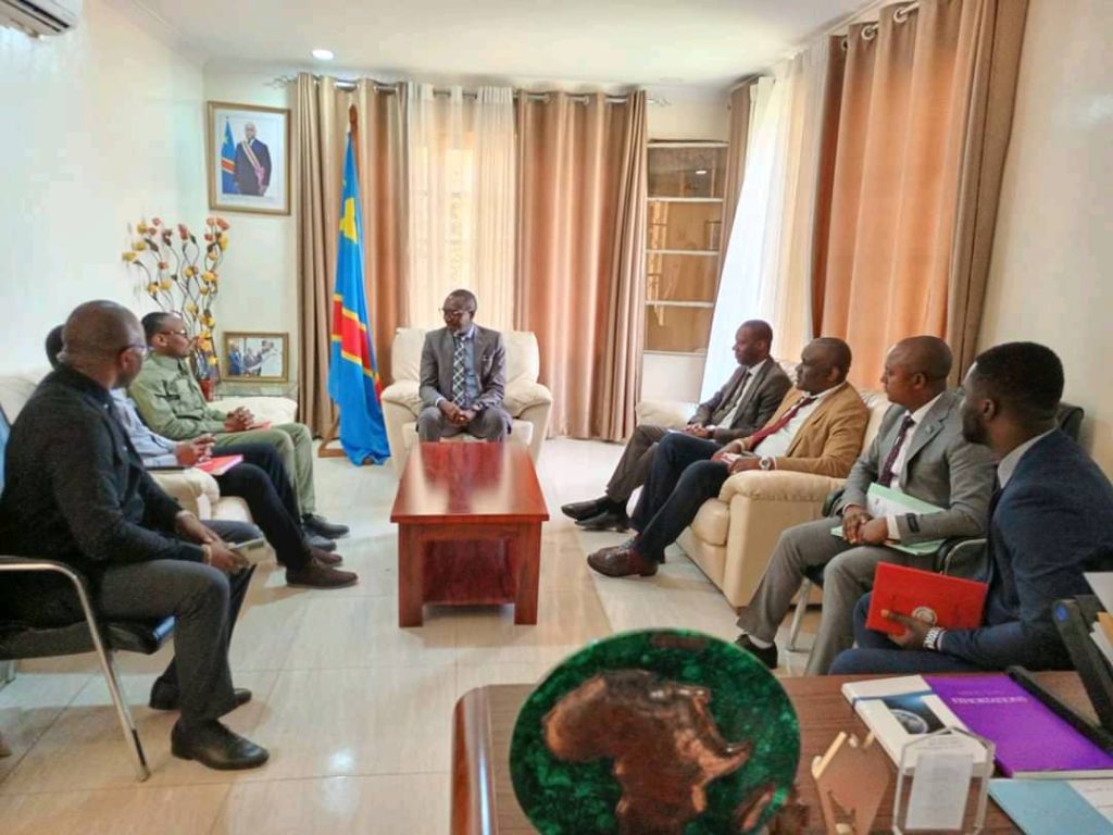 Une délégation de l'inspection générale des finances est en séance de contrôle du programme de développement local de 145 territoire