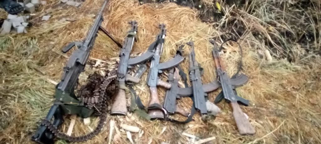 Deux commandants ADF neutralisés par l'armée avec six armes avec munitions récupérées lors de cette opération.