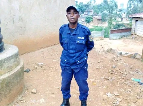 Le Commandant Sous commissariat de la PNC-CITE BELGE l'AP KANZOKA NGWATALA s'est tiré 2 coups de balle dans sa maison 