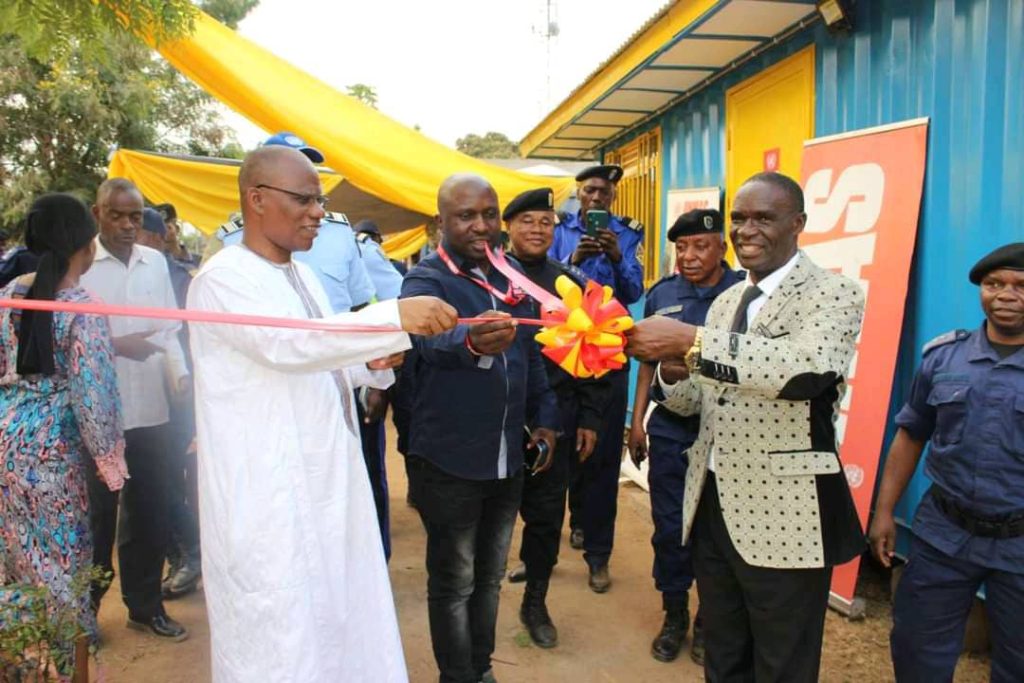 Le maire de la ville d'uvira KIZA MUHATO a réceptionné deux conteneurs don de la Monusco sous bureau d'uvira à travers sa section UNMAS