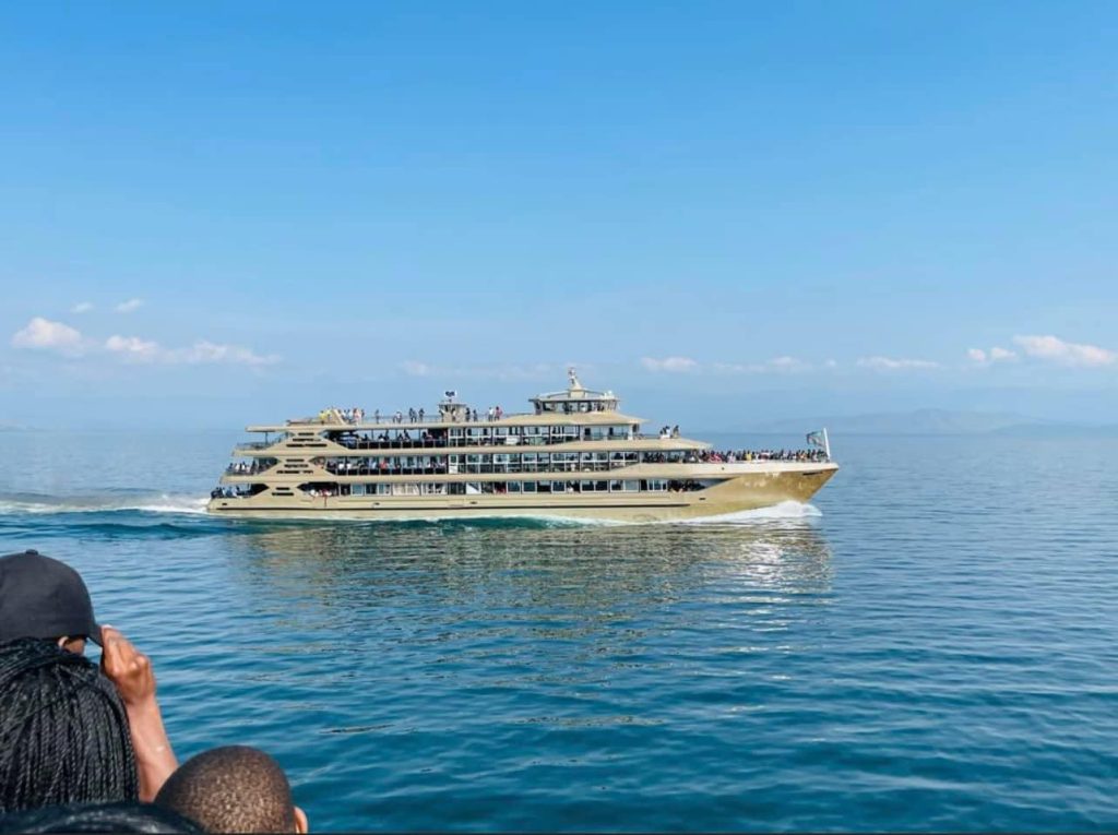 Le bateau Emmanuel 3 sur les eaux du Lac Kivu