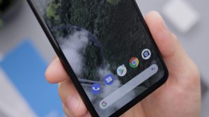 Un smartphone Android avec les applications de Google
