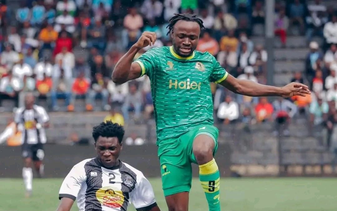 l'attaquant congolais Fiston Mayele