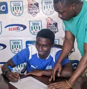 Transfert : Le jeune milieu de terrain congolais Paulin Kasindi rejoint la Tanzanie Paulin Kasindi a signé un contrat de deux saisons au Tabora United, une équipe de première division du championnat tanzanien