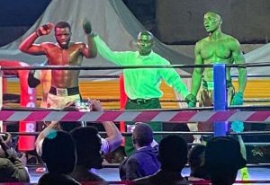 Le boxeur de ville de Goma Cissé Muhindo Cédric sur le Ring lors d'un Gala international du noble art au terrain paralympique