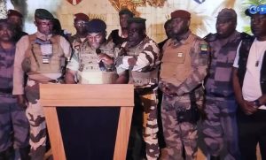 Gabon : Un groupe des militaires annonce un coup d'État, les résultats des élections annulés Un groupe d'officiers supérieurs de l'armée gabonaise a annoncé ce mercredi à la télévision avoir pris le pouvoir