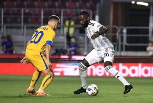 L'international Congolais Arthur Masuaku sort sur blessure