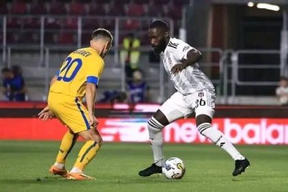 L'international Congolais Arthur Masuaku sort sur blessure