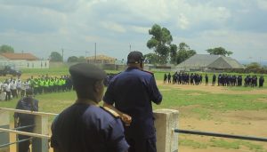 Le Général Eddy Mukuna, commandant provincial de la PNC du Nord-Kivu met en garde sévèrement tout policier qui pourra se retrouver dans des débits de boissons, portant l'uniforme