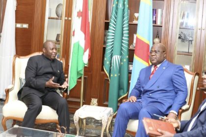 Le président burundais Évariste Ndayishimiye avec le Président Felix Antoine Tshisekedi