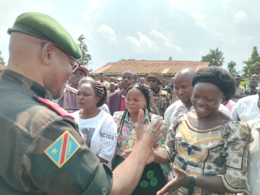 Le gouverneur militaire du Nord-Kivu, le lieutenant général Ndima Kongba Constant dans la commune urbano-rurale de Bulongo, en territoire de Beni