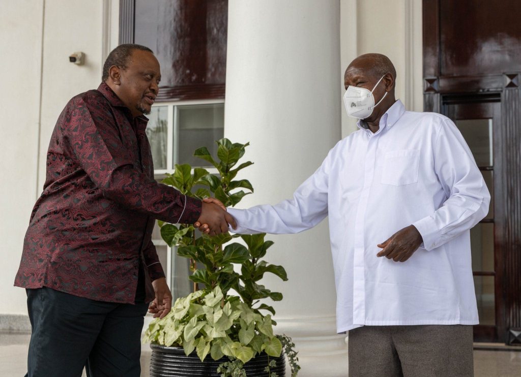 L'ex président Uhuru Kenyatta, et le Président ougandais Museveni ont coprésidé ce lundi  une réunion du comité technique du processus de paix dans l'est de la RDC au State House, à Entebbe