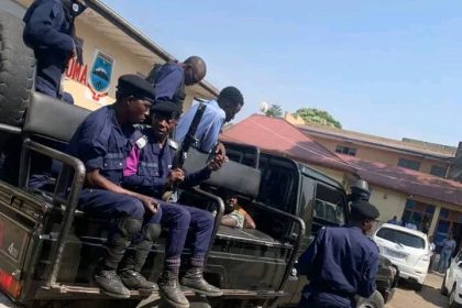 Les policiers de la mairie de Goma arrête les jeunes qui s'opposent à l'idée de mettre en place des camions citernes par la mairie pour desservir la population en eau.