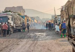 Masisi : Hausse des prix des denrées alimentaires sur le marché à Kitshanga Des véhicules Fuso bloqués à Kitshanga