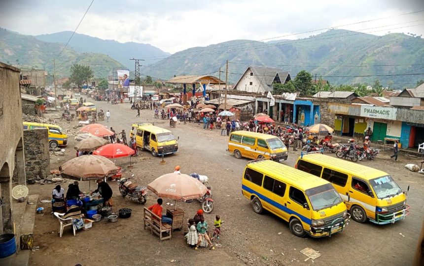 Vue aérienne de la cité de Sake dans le territoire de MASISI